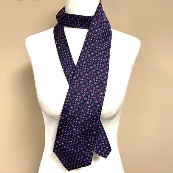 - Ralph Lauren medallion silk tie. - Picture 1 of 6